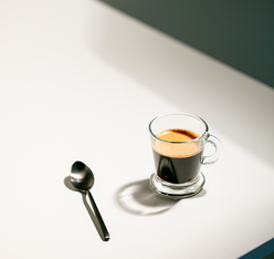 Espresso barista ristretto di Kimbo servito in una tazzina