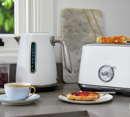 bouilloire blanche sel de mer de sage SKE735SST4EEU1
