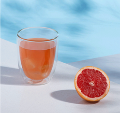 verre fond piscine et pamplemousse